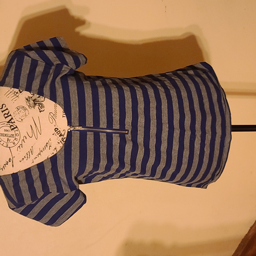 GUESS TOP BLUE AND BLACK